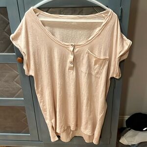 Size medium
Aerie hi low relaxed shirt sleeve top 
Light pink